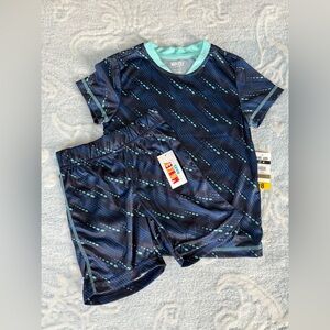 2/15$ NWT Matching Set Size 4 (t-shirt & shorts) Sporty Style